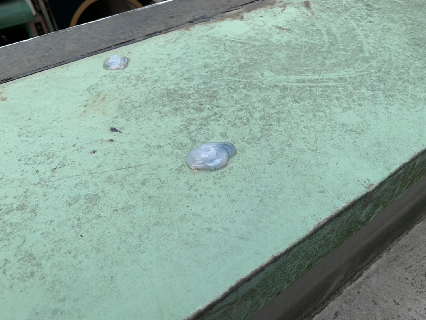 ビス穴コーキング